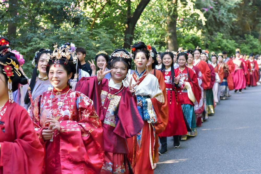 🌸【管家婆一肖一码必中一肖】🌸,暑运过半，南京口岸出入境旅游人数再创新高